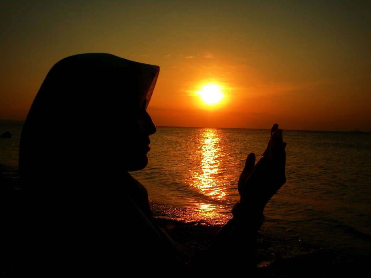 *دعا*

اَللّٰھُمَّ اِنِّیْٓ اَعُوْذُبِکَ مِنْ عَذَابِ الْقَبْرِ وَاَعُوْذُبِکَ مِنْ فِتْنَۃِ الْمَسِیْحِ الدَّجَّالِ وَاَعُوْذُبِکَ مِنْ فِتْنَۃِ الْمَحْیَا وَالْمَمَاتِ، اَللّٰھُمَّ اِنِّیْٓ اَعُوْذُبِکَ مِنَ الْمَاْثَمِ وَالْمَغْرَمِ

’’اے اللہ! بے شک میں عذاب قبر سے تیری پناہ