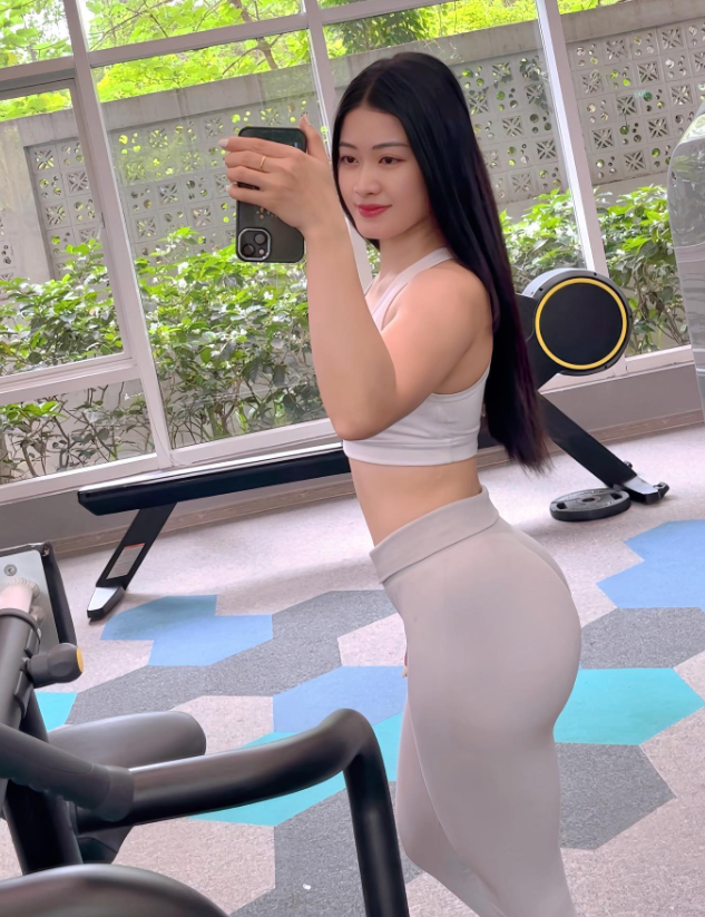 给姐姐点赞的j增加5厘米！姐姐给你摸大屁股