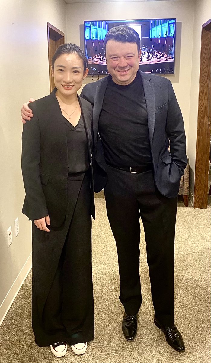 VadimGluzman's tweet photo. Wonderful weekend with the @Indy_Symphony - Prokofiev No.2 with Maestra Yue Bao and some fun violin duets with the wonderful concertmaster Kevin Lin 🎻✨🎻 https://t.co/cydr6Wz6XD