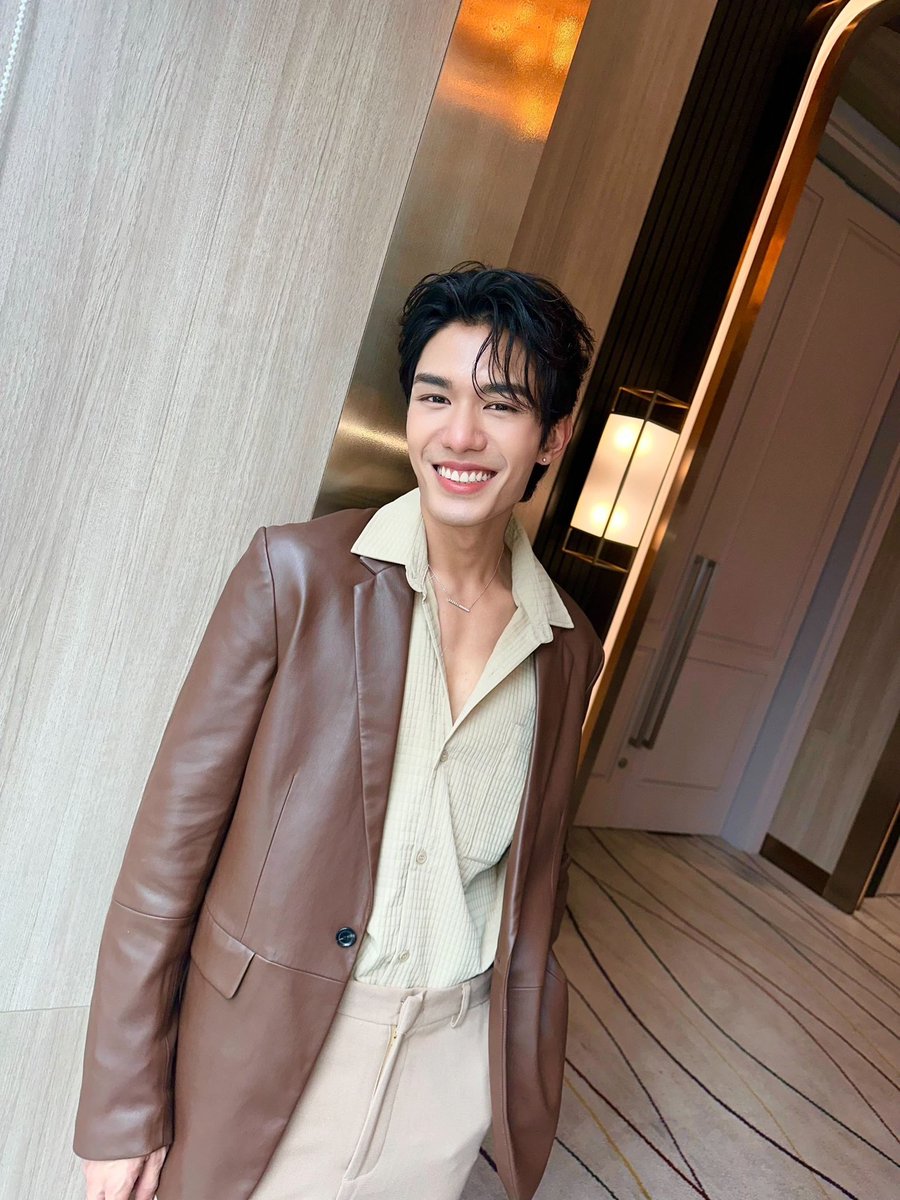 DomundiTV's tweet photo. “เน็ต” พร้อมเจอกับทุกคนแล้วในงาน EXCLUSIVE EVENT BY BEWITCHED ✨

ส่งกำลังใจมาให้ “เน็ต” ในงานวันนี้กันด้วยนะคะ🥰🫶

@netsiraphop
#NetSiraphopSunshineday https://t.co/RGrBFDJ7Z1