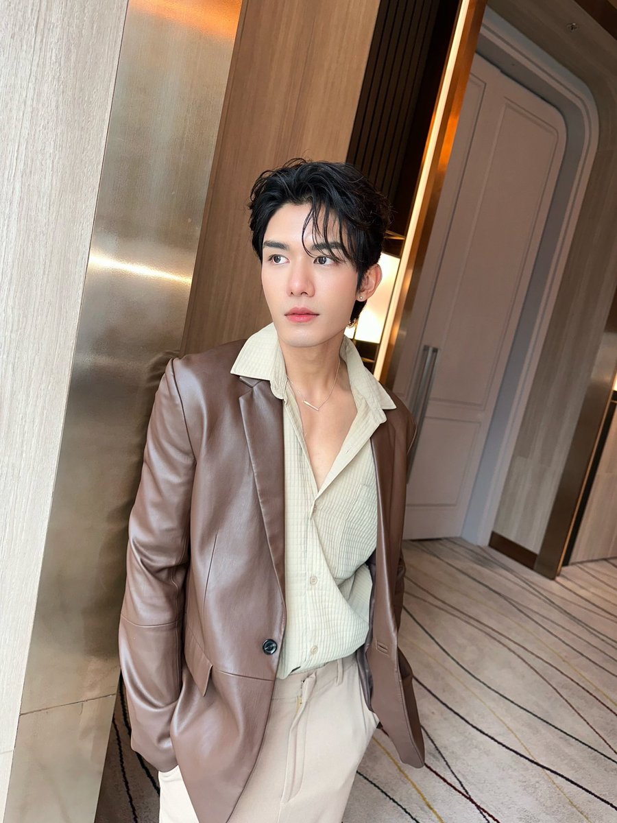 DomundiTV's tweet photo. “เน็ต” พร้อมเจอกับทุกคนแล้วในงาน EXCLUSIVE EVENT BY BEWITCHED ✨

ส่งกำลังใจมาให้ “เน็ต” ในงานวันนี้กันด้วยนะคะ🥰🫶

@netsiraphop
#NetSiraphopSunshineday https://t.co/RGrBFDJ7Z1