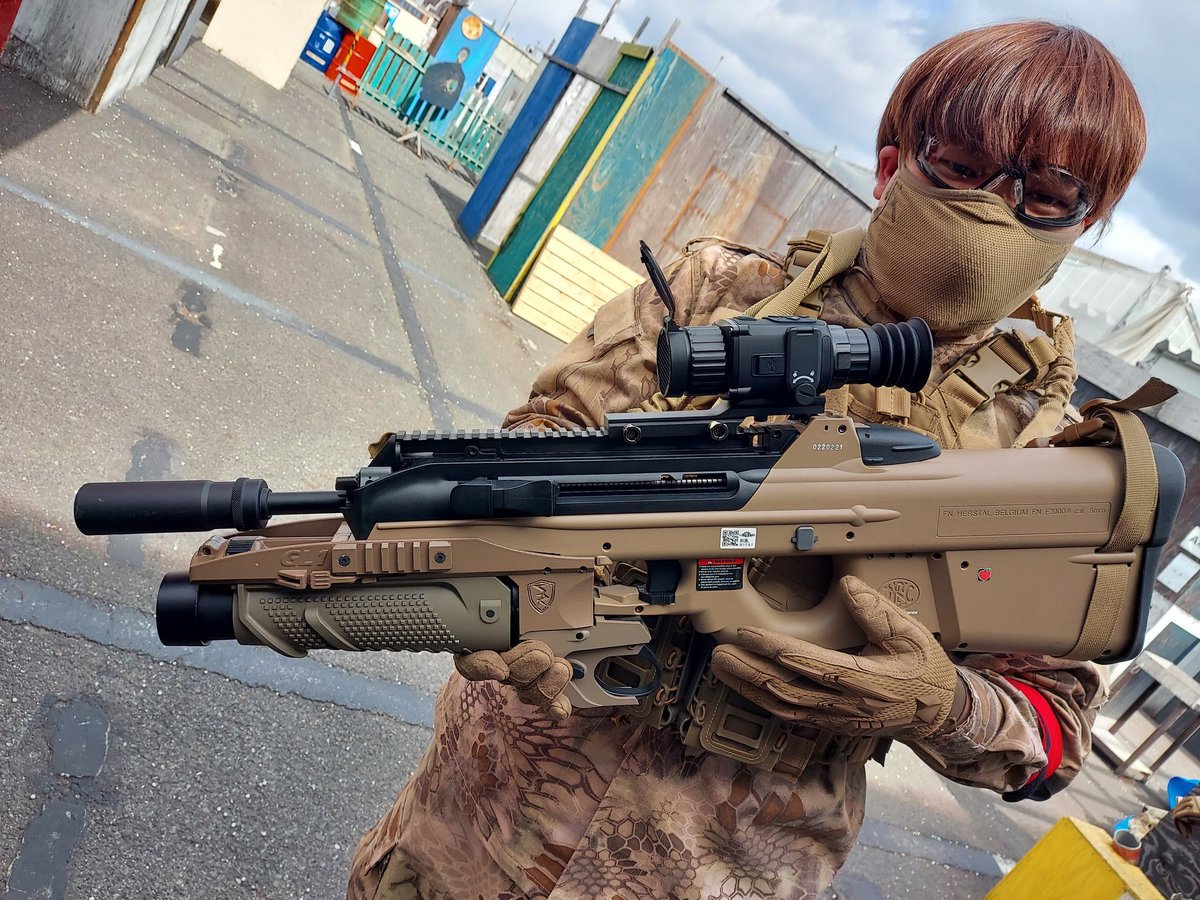 LhEnv4LzCEJBka6's tweet photo. #ラグーンシティRE2
⭐こーすけさん、土曜日のラグーンシティ定例会🔫、お疲れ様でしたね😃✋💦
『#F2000🔫ランチャーカスタム🚀』
めっちゃカッコいいです😆👍️🎵🎵
自分の相棒もブラック🔫🚀で所有しています☺️👌
また一緒にサバゲー🔫で遊びましょう✨🙋

#ラグーンシティ　#EGLM
#サバゲーマー https://t.co/BOKcogjadm