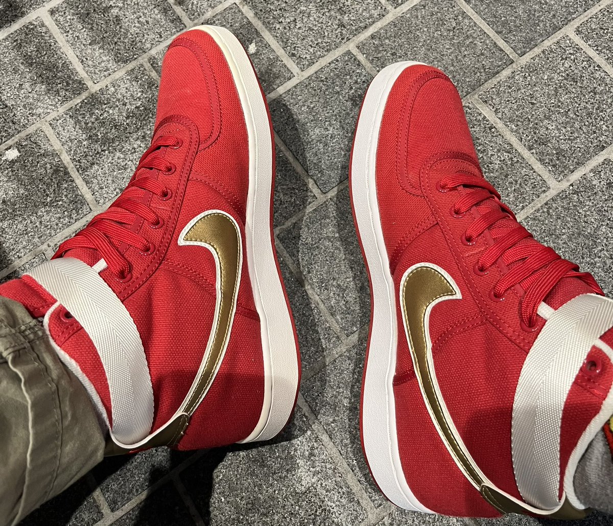 Todays kicks, 2003 Nike Vandals. For a 21 year old pair of shoes these have held up amazingly well, very durable.