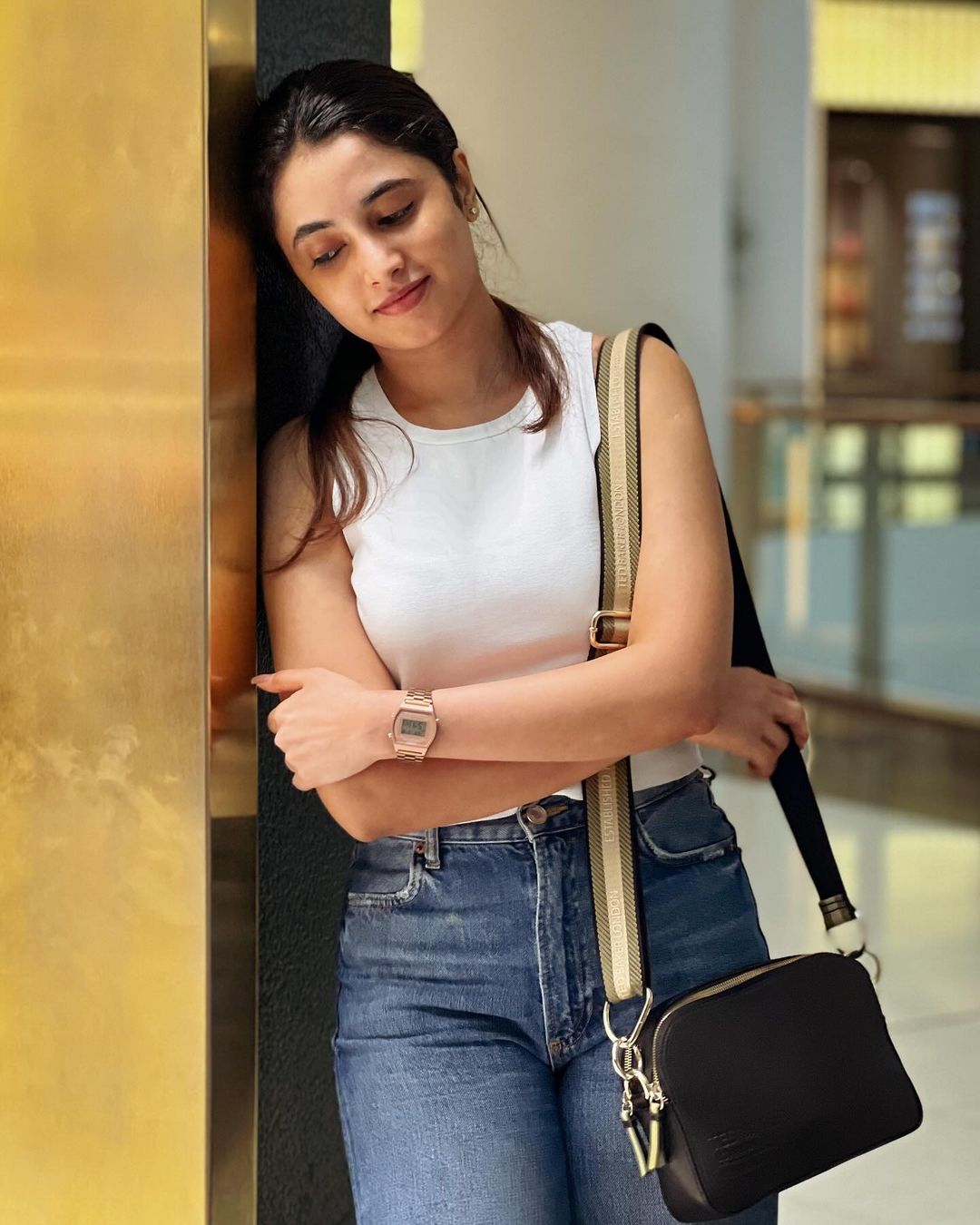 GHul0MEbsAAYf5M?format=jpg&name=large