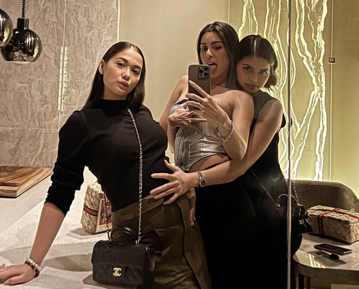 “It's not everyday that you go to work, then one day you get to meet a person whose heart is so big, whose personality you get to admire, whose words made so much impact that she became so special... I will celebrate you and our friendship everyday.” —MJ

#MaineAt29 #MaineMendoza