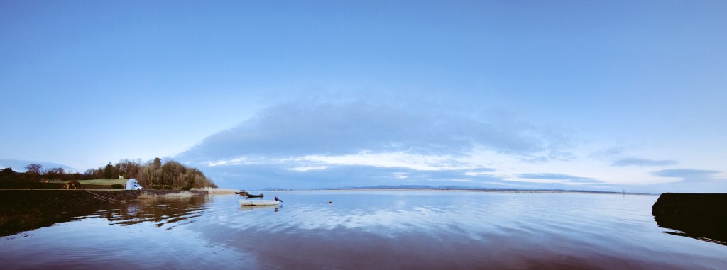 arniesathiyRHC's tweet image. Get outside folks. #dogwalkingheaven with #cocoloco