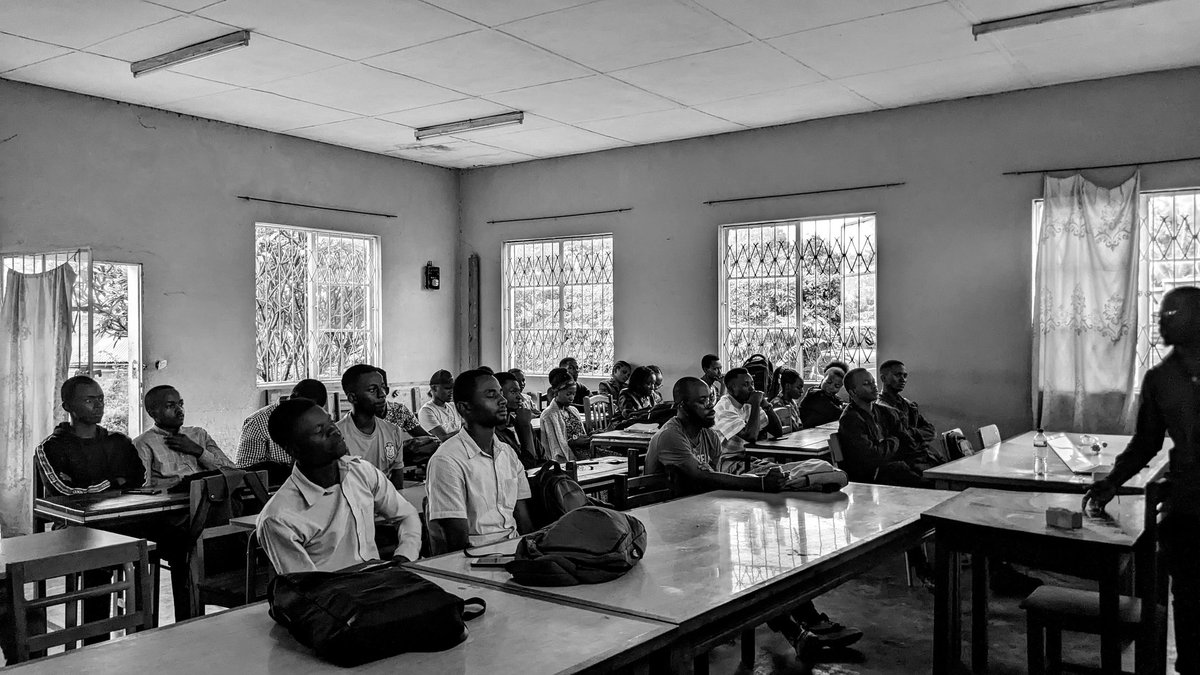 Ainsi a été la journée dit 'Prélude', du lancement d'apprentissage, l'une de mission du programme #GDSC de @Google, au sein de notre communauté de l'@ucbukavu . Merci à tous nos mentors qui seront avec ns durant le programme. Merci au Lead @BENEDICTLUBEMB1 et au Core Team 🎉✊