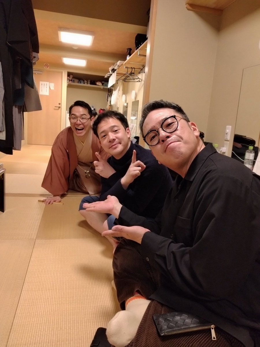 大須演芸場から鈴本を目指します。７時前には…
この三人の真打披露の大〆の口上は市馬師匠の挨拶…三人の目に涙。こいつ等が泣いた