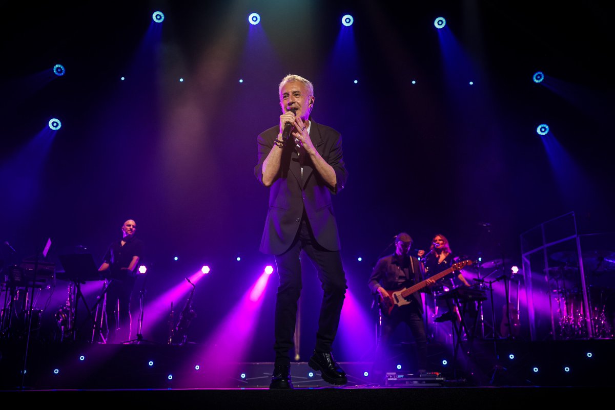 iSabadellcat's tweet photo. Dalma (@SDalmaoficial) captiva l’Auditori del Fòrum (@CCIB_Forum) en el concert de presentació de ‘Sonríe porque estás en la foto’. El 15 de juny actuarà a #Sabadell, dins el #Festival #Observa.

https://t.co/FDiYMsfhUY https://t.co/K7Kv4Dlfh4