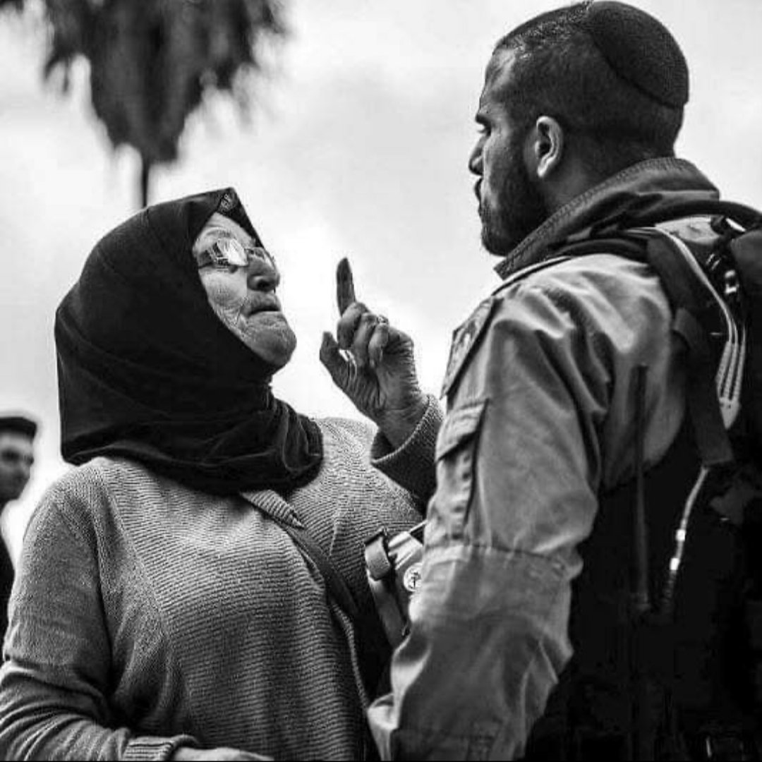 "Namazda Allah'ın birliğine Şehadet eden parmağım, bir tağutun hükmünü asla onaylamayacaktır! "
#SeyyidKutub