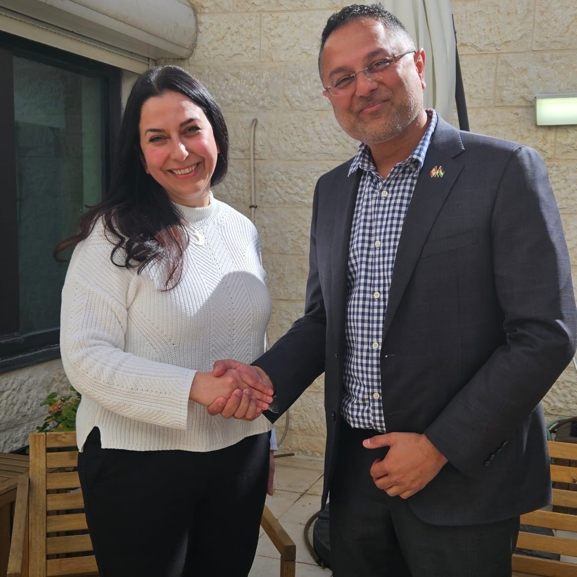 The Representative of Canada 🇨🇦, @dawdsCAN wishes Wijdan Alsharif the Palestinian 🇵🇸 #FemParl delegate, a safe and successful visit to Abu Dhabi for her participation in the upcoming conference focuses on #ClimateAction.