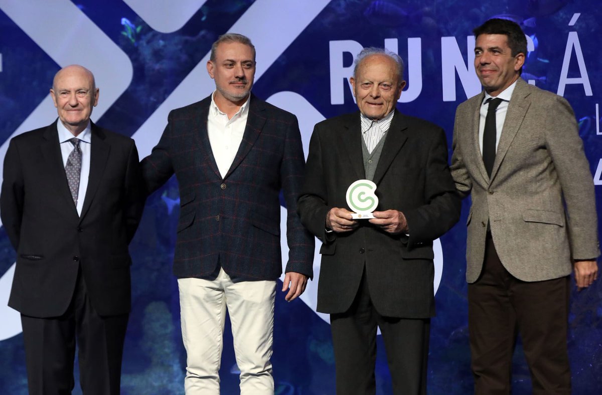 Hay causas que bien merecen un compromiso.  Los agricultores y firmas que representan el sello de calidad <a href="/CValencianos/">IGP Cítricos Valencianos</a> nos unimos a la lucha contra el #cancer Esta semana recibimos el agradecimiento de <a href="/ContraCancerVAL/">Asociación Española Contra el Cáncer VALENCIA</a> de la mano de <a href="/carlos_mazon_/">Carlos Mazón</a>  y Tomás Trenor. <a href="/RunCancerVal/">RunCáncer Valencia</a>