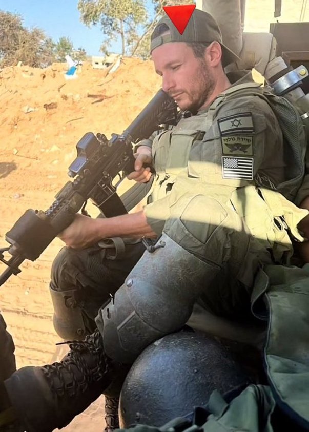 🔴Le tireur d'élite américain qui se battait au coté de Tsahal dans la bande de Gaza, connu sous sous nom de guerre de 'Humber Wickery' a été tué hier en fin de journée par un tireur d'élite palestinien qui lui a tiré une balle en pleine tête.