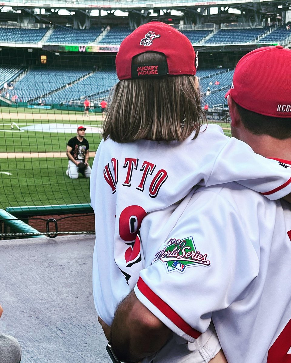 mwilburn's tweet photo. Hey ⁦@Reds⁩,
Can we make this happen again?
⁦
@JoeyVotto⁩
⁦@redlegnation⁩
#bringjoeyhome https://t.co/AhhRX8XB6e