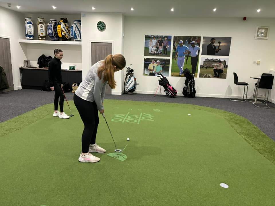 The last winter session for the SGF Girls 3 squad @kingsfieldgolf SGF Centre of Excellence. Great improvements from the girls on club speed with @chris_hair91 . Great to have our best supporter Jim Jamieson with us today. Thanks for all your support Jim. 👏👏👏 @stevieggolf