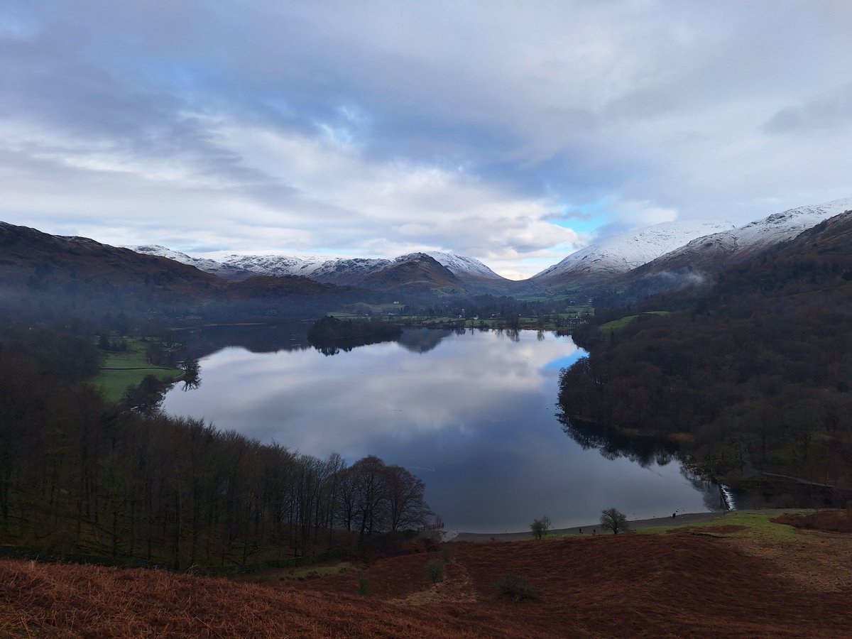 The snow on the hills is SO beautiful. Still can't quite believe this is where I get to spend my time ☺️