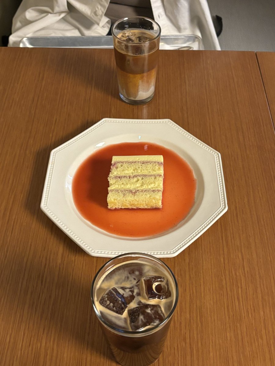 나도 카페 마 좋아함,,, 특히 무화과멜바 최고 무화과 아낌없이 들어있음!