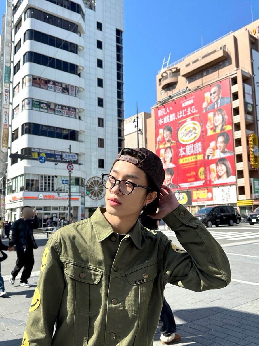 [#석락원]
내가 들고 있는 게 뭘까요~😉

#ATBO #에이티비오
#SeokRakwon