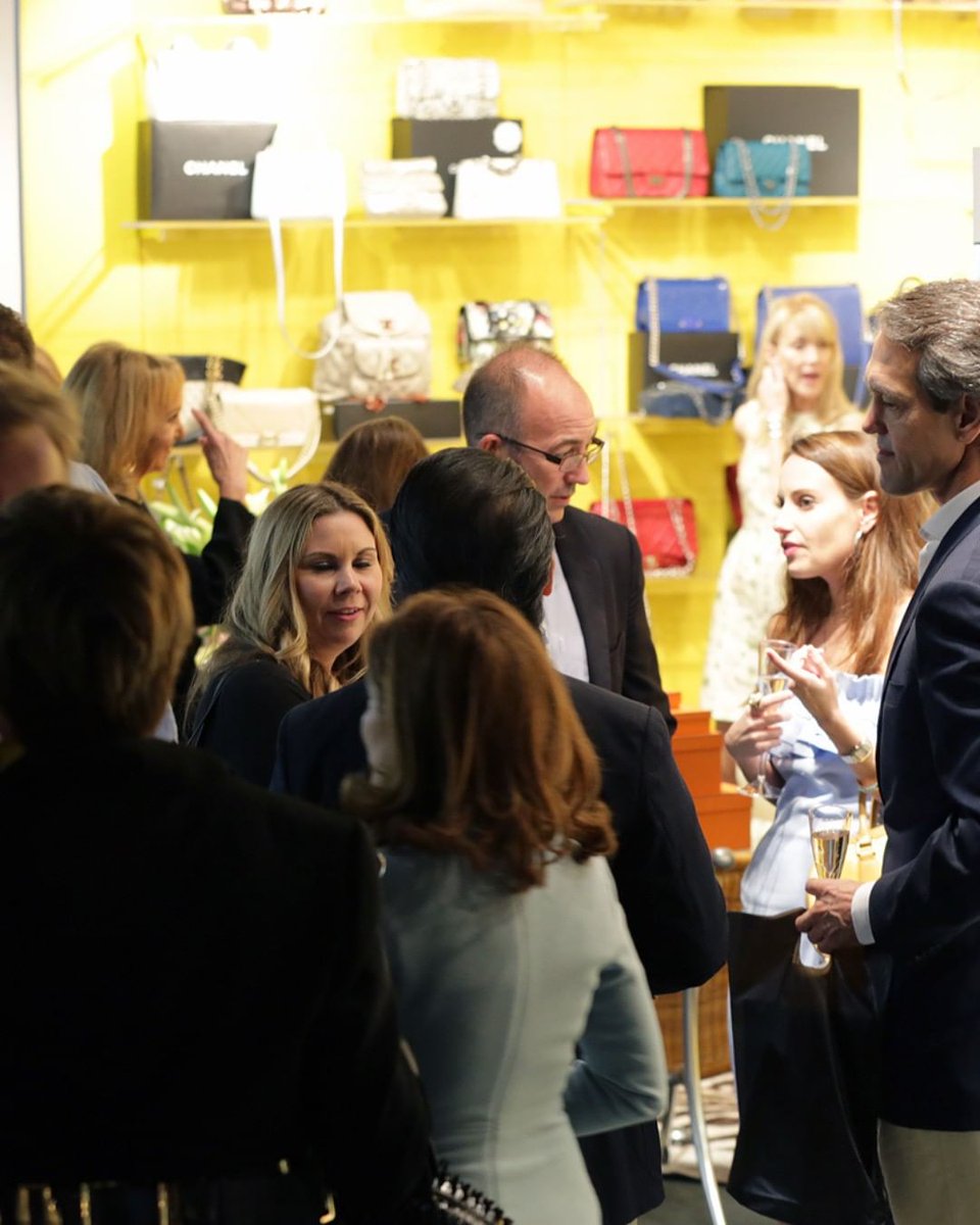 OnlyAuthentics's tweet image. By always dealing with the rare and unusual pieces, particularly in Chanel and Hermes – Only Authentics continues to represent fashionable brands with the class to which they were accustomed.
.
#palmbeach
#aspen
#onlyauthentics
#HermesHandbags
#HermesBirkin
#HermesKelly