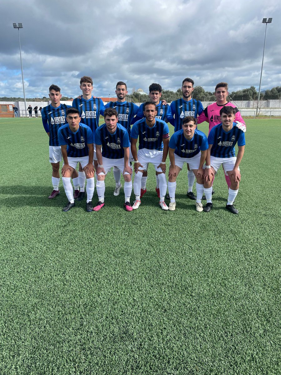 cdmetelinense's tweet photo. FINAL

Alcuéscar 0-5 @cdmetelinense 

Una buena segunda parte nos hace ganar con solvencia una de las finales que nos quedan. A seguir 💪

⚽⚽ @lil_pany 
⚽ @Alecamacho7_ 
⚽ @MiguelMorcillo7 
⚽ @joseluhn9 

💙 VAMOS AZULES https://t.co/gVlAYD1X8C