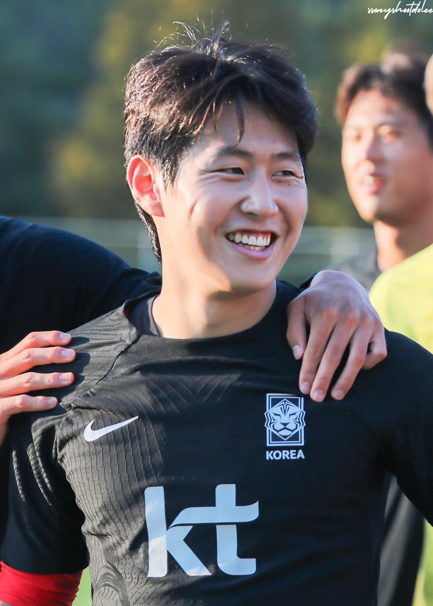 강인이 눈웃음을 모아모아