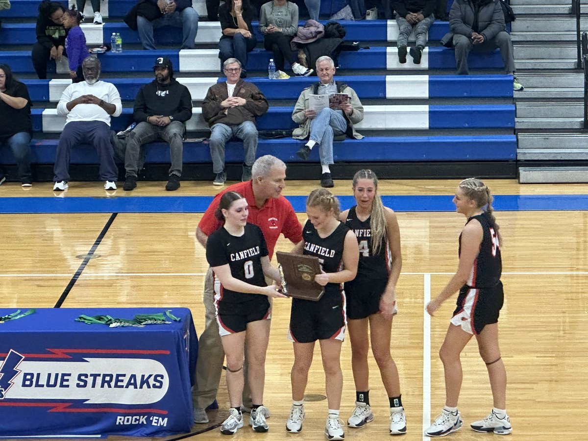 CardsLadyhoops's tweet photo. Cards fall to Akron Saint Vincent Saint Mary.  Not the outcome we hoped for but are so proud of all these girls!  ❤️ 
District Runner Ups!  ❤️🏀🖤 https://t.co/zqdEBz43k7
