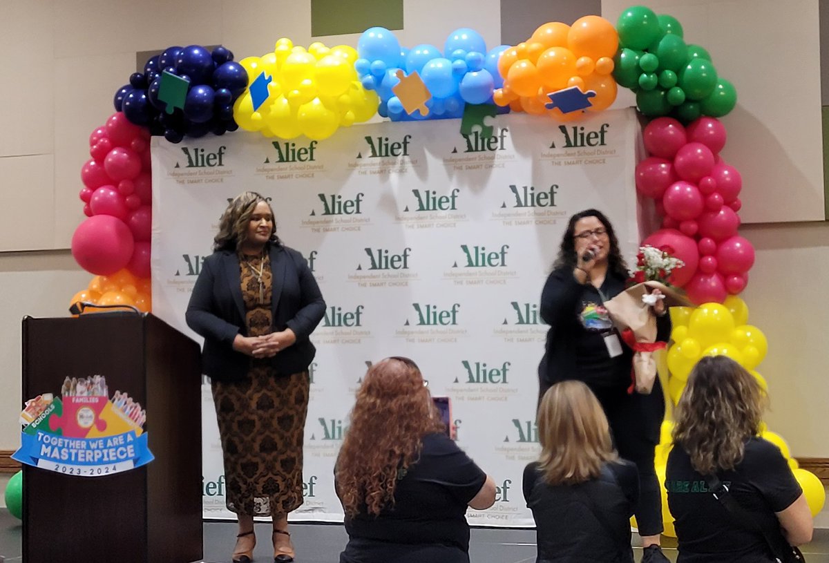 During #FamilyU Mrs. Shanceler Terry gives an emotive farewell for Denesse Bolaños. A standing ovation to a truly amazing, hardworking, and beautiful person. Thank you, Denesse!! @Alief_Fame @AliefISD #oncealiefalwaysalief #aliefone #aliefproud