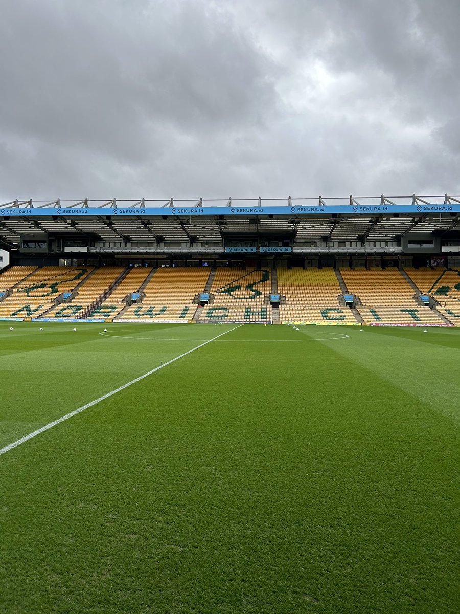 Russofert's tweet image. Thanks Rob &amp;amp; Ian @NitraSol for a fantastic day @NorwichCityFC #NORvSUN @eadie11 fantastic host and great insight to being a professional footballer in the 90s compared to today.