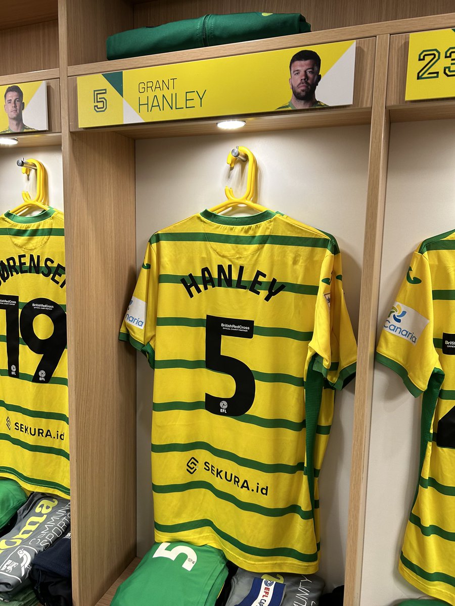 Russofert's tweet image. Thanks Rob &amp;amp; Ian @NitraSol for a fantastic day @NorwichCityFC #NORvSUN @eadie11 fantastic host and great insight to being a professional footballer in the 90s compared to today.