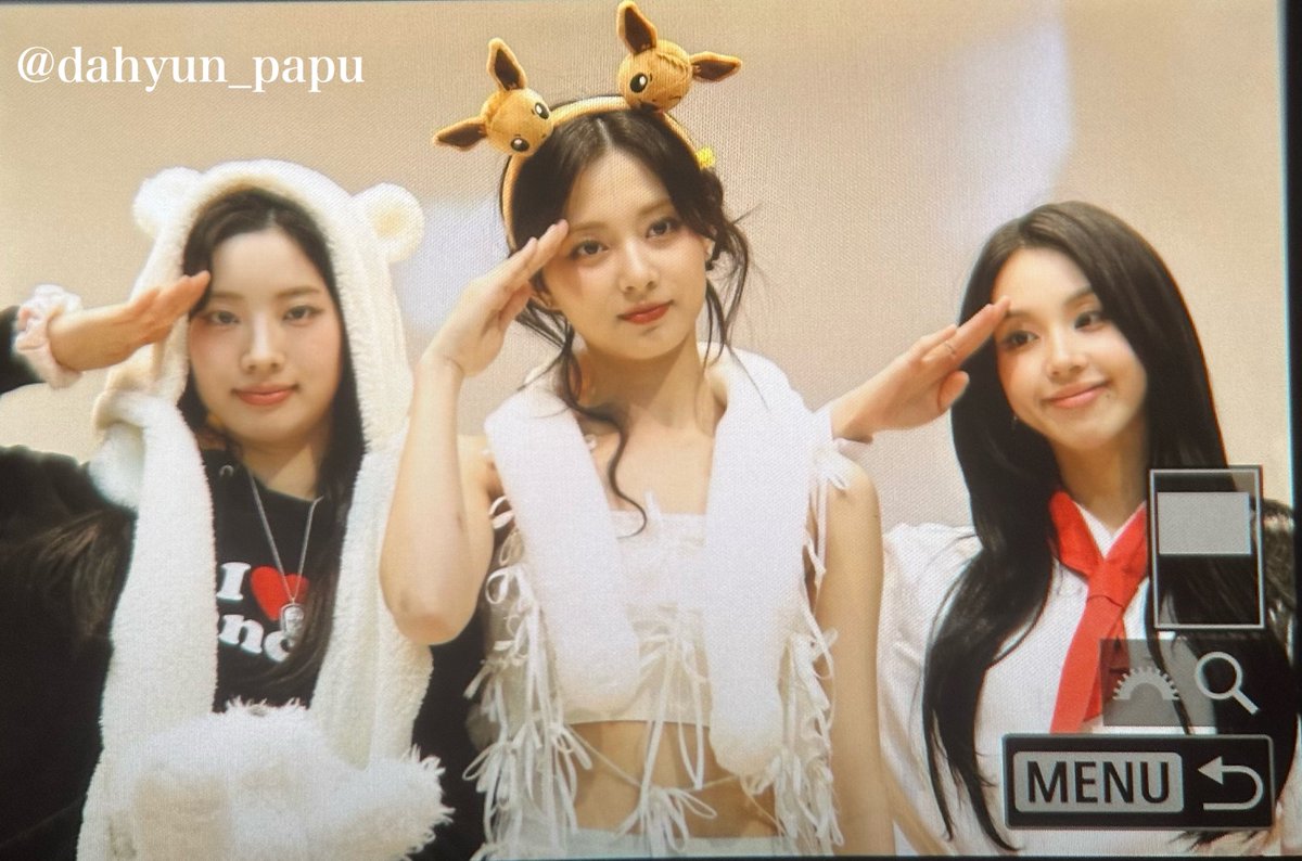 240303 twice BDM 팬사인회 preview

오랜만에 급식단🫡ㅠㅠ

#twice #dahyun #ダヒョン #다현 #트와이스 #쯔위 #채영 #TZUYU #CHAEYOUNG