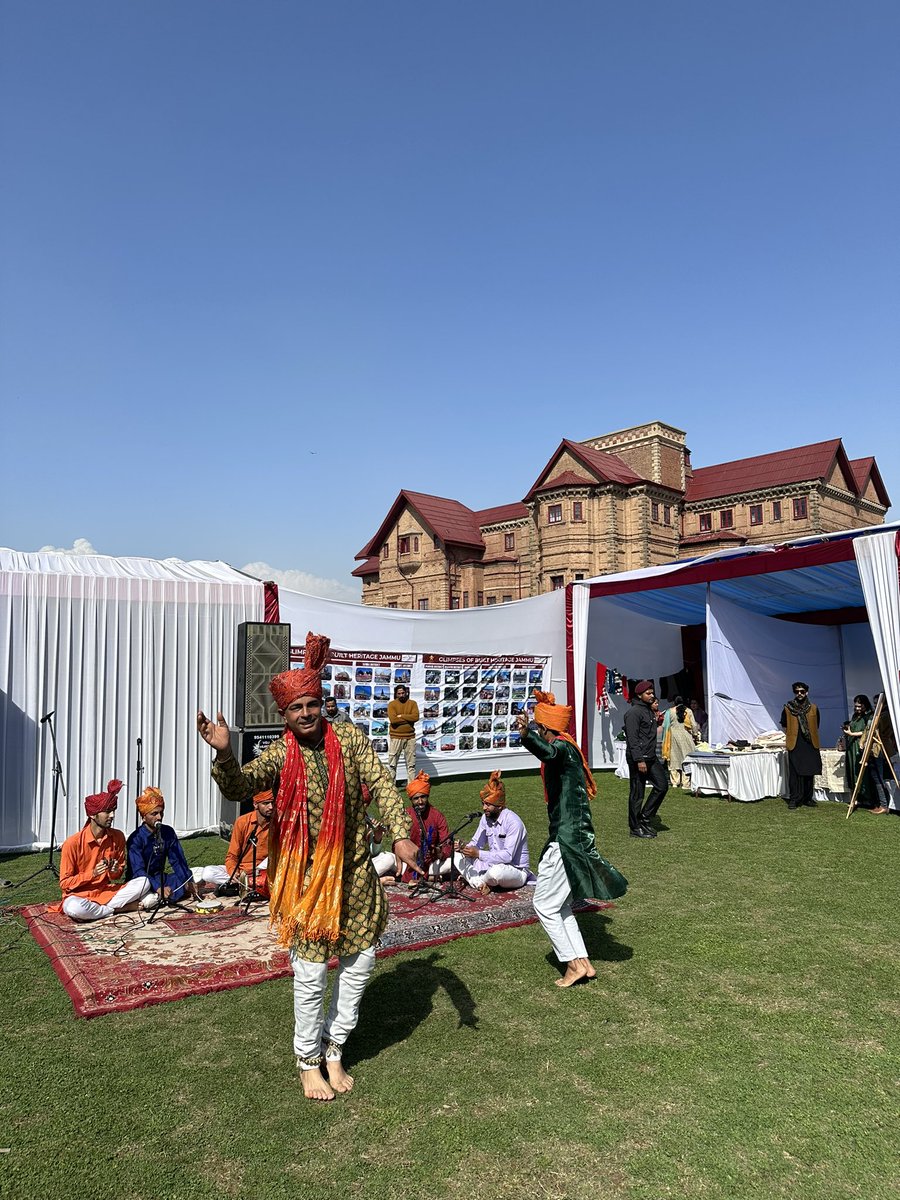 Visited the stall of Basohli Art Paintings by students of the Guru Shishya Parampara programme of Amar Mahal Museum and Hari Tara Charitable Trust mentored by Artist, Shri Sohan Billawria. #Jammu