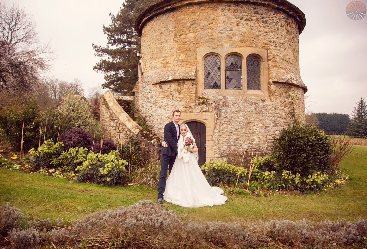 Love unique wedding venues like this castle, which hosted this lovely couples dream wedding… #photooftheday #photo #wedding #weddingphotography #weddingphotographer #weddingphoto #visuals #castlewedding #lovewhatyoudo #dreamwedding #fairytalewedding #fairytale #dreamwedding