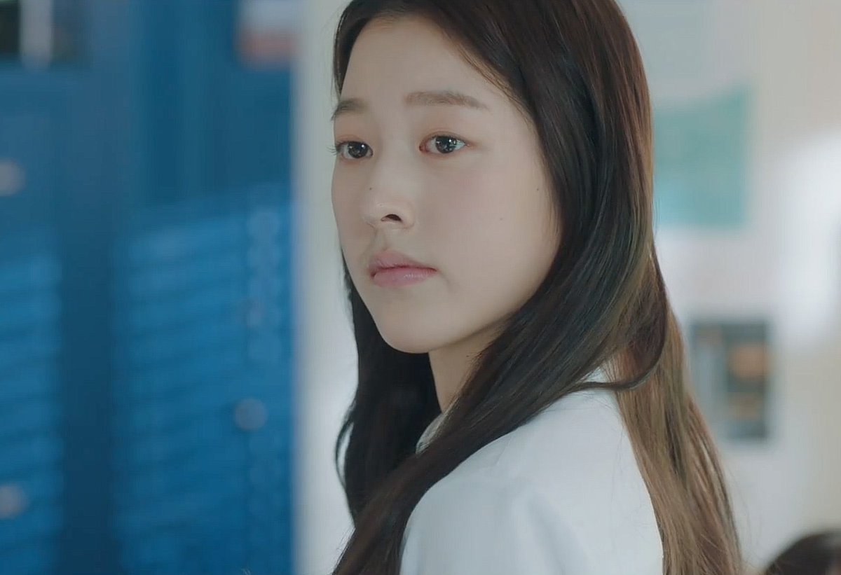 واقعه لجمال و رقة جانغ دا كيف جميله كذا متحمسه لاعمالها القادمه ابي اسوفها بدراما عائليه و تكون ماكني العايله الغنيه و تحب واحد فقير و تجينا احداث ترفرف و رخيصه