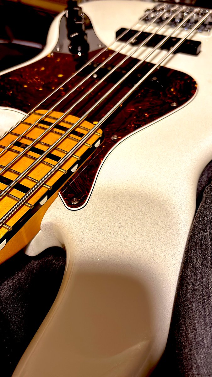 バーチーズさんでセッティング仕上げてもらった。なんて弾き心地がいいんだ😌