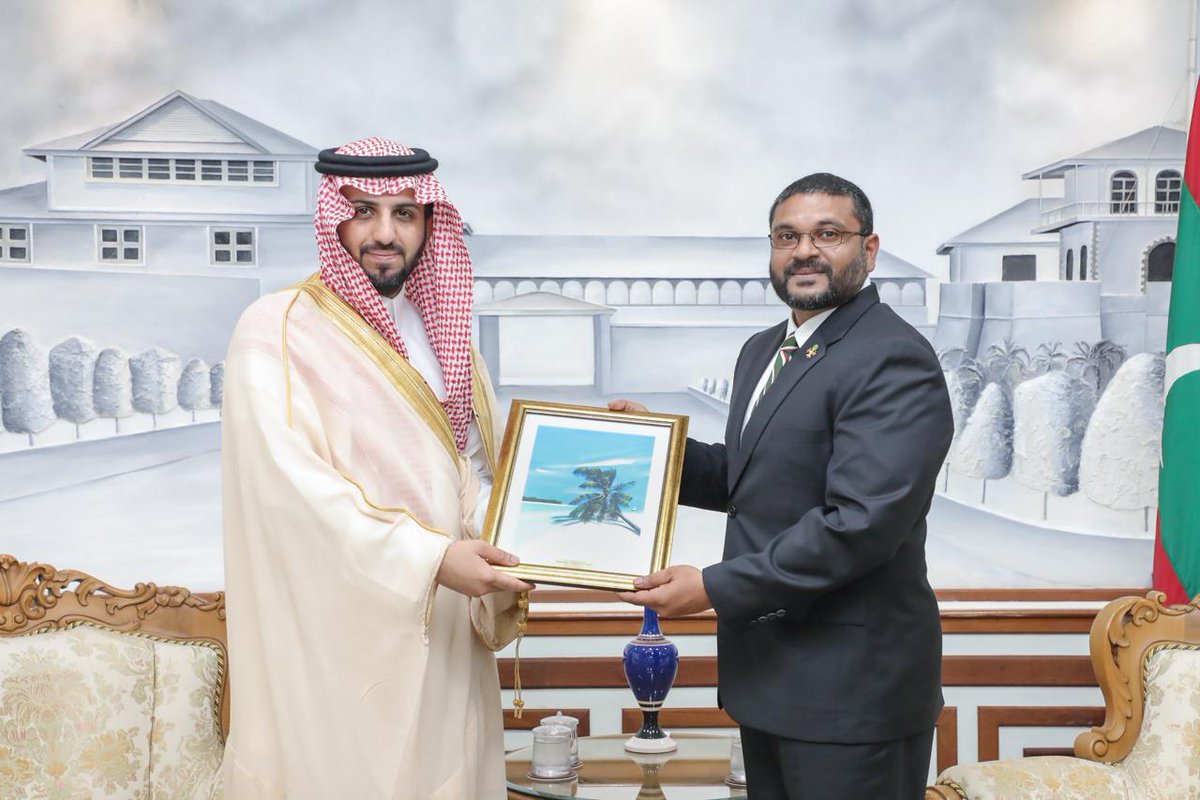 MoDmv's tweet photo. Minister of Defence, @mgmaumoon met with  Ambassador of the Kingdom of Saudi Arabia to the Republic of Maldives H.E. Matrek Abdullah Al-Ajaline Aldosari today. 

During the meeting discussions were focused on enhancing defence cooperation between the two countries. https://t.co/ttDvU23BjD