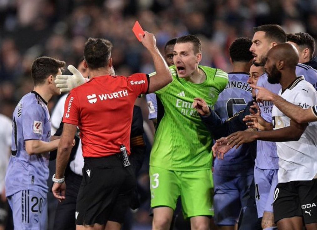 MadridXtra's tweet photo. 🚨 The Technical Committee of Referees do not understand the refereeing done by Gil Manzano yesterday. 

Real Madrid believe it is one of the biggest scandals of recent years. @marca https://t.co/6yVNIUAUtN