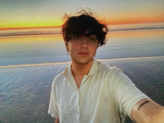 if u were here w me, what would u do to my ass?? @joshvxa ;) https://t.co/zPyTOjJvE4