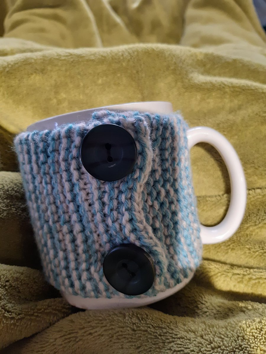 Keeping my coffee warm and cosy this chilly #SundayMorning and can't wait for a favourite hot chocolate later on today with one of these Mug Cosies 😋 wyesidewarmers.etsy.com/listing/146374… #ukgiftam #ukgifthour #MHHSBD #CraftBizParty