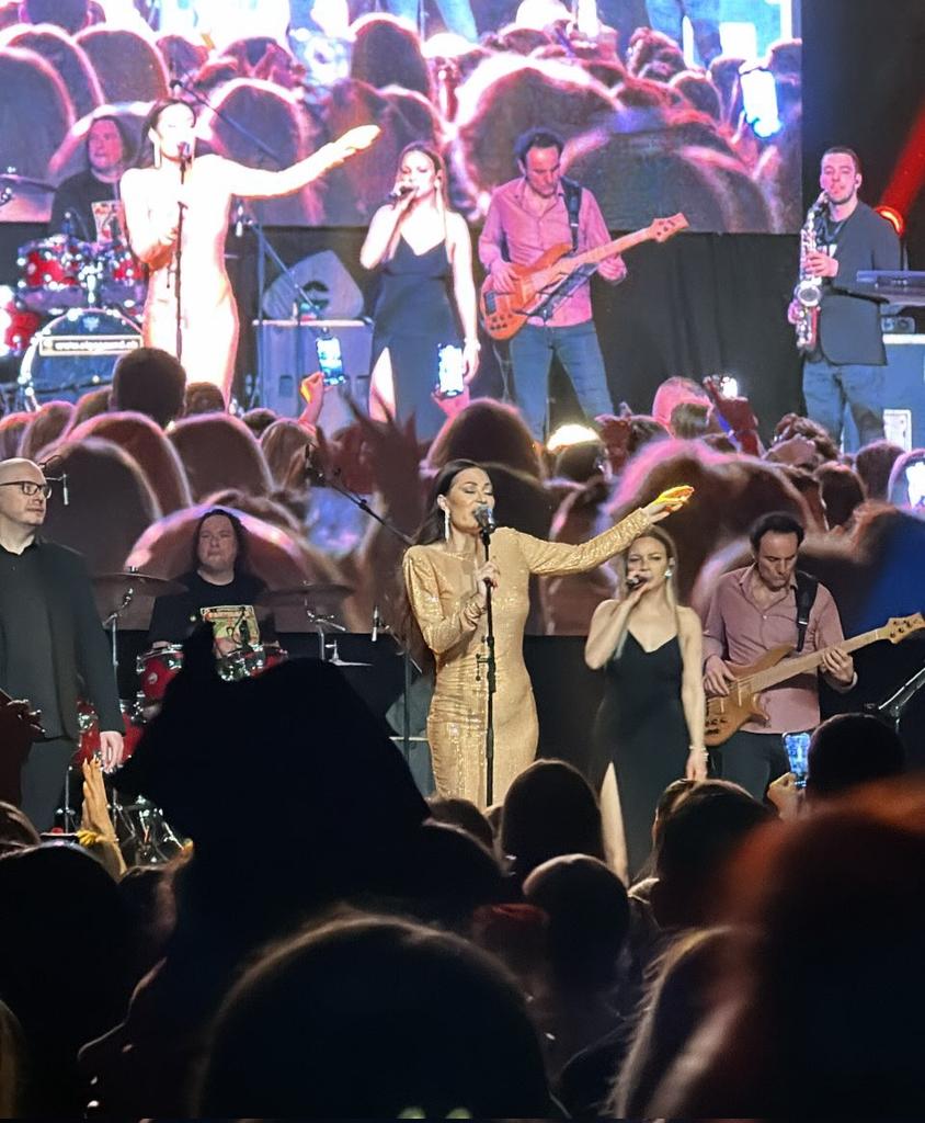 PressCeca's tweet image. CECA na rasprodatom koncertu u Arbonu! 🇨🇭
#Ceca #CecaRažnatović #Arbon #Seeparksaal #BalkanVibez #TheBestOf #Ceca2024