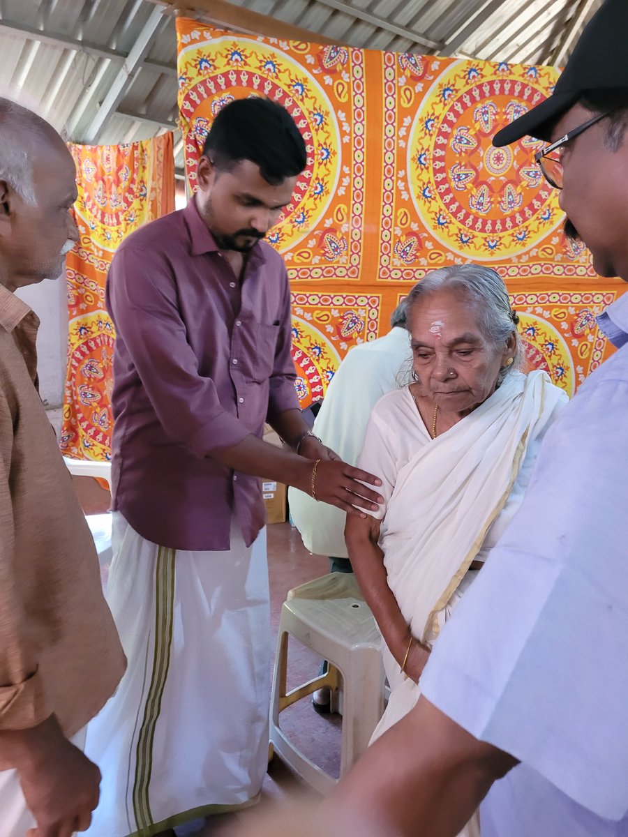 NayakanAjith's tweet photo. Earth shattering Response for @NayakanAjith FROM PUBLIC FOR FREE MEDICAL CAMP &amp; BLOOD DONATION cum AWARENESS CAMP at ELAMPALAMUKKU, SREE MAHADEVAR TEMPLE. #VidaaMuyarchi #AjithKumar #AK63 @rameshlaus @MASSAJITH @TrendsAjith @prakashpins @thala_speaks https://t.co/wPz6oOrwqP