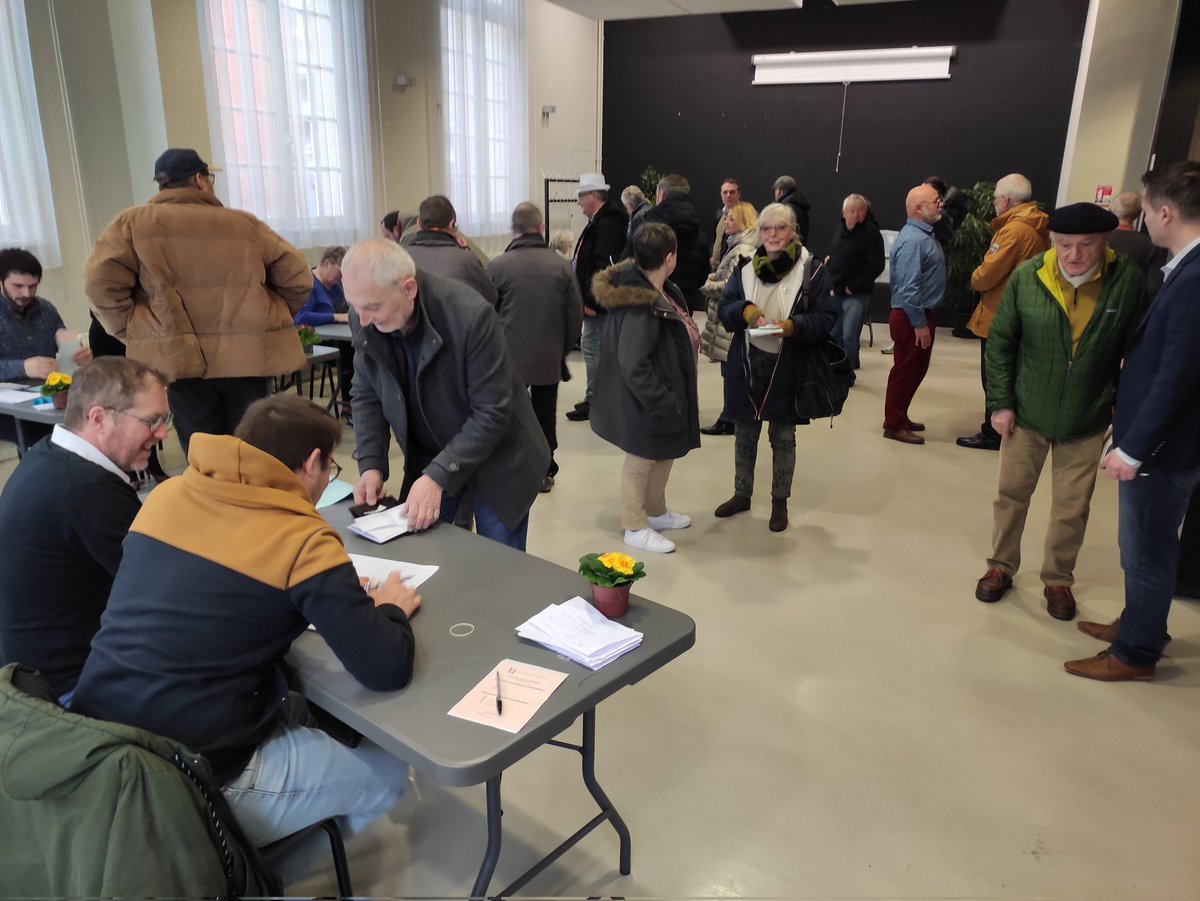 Assemblée générale de notre association, salle #Dewailly à #Amiens
Plus d'une centaine de participants. À l'ordre du jour, notamment, la réhabilitation du siège social.
#hortillonnages
