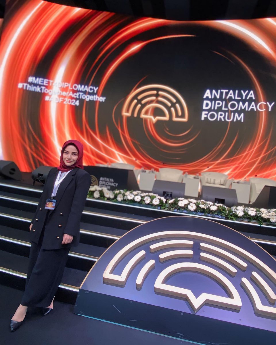 Antalya diplomasi forumu bugün sona erdi. Uluslararası bir diplomasi forumu olması hasebiyle çok sayıda siyasi ve akademik temsilci ile bir araya gelme imkanı bulduk. Global sorunları dinledik. Çok büyük bir organizasyon. Emeği geçen herkese sonsuz teşekkürler. 👏🏻 #ADF24