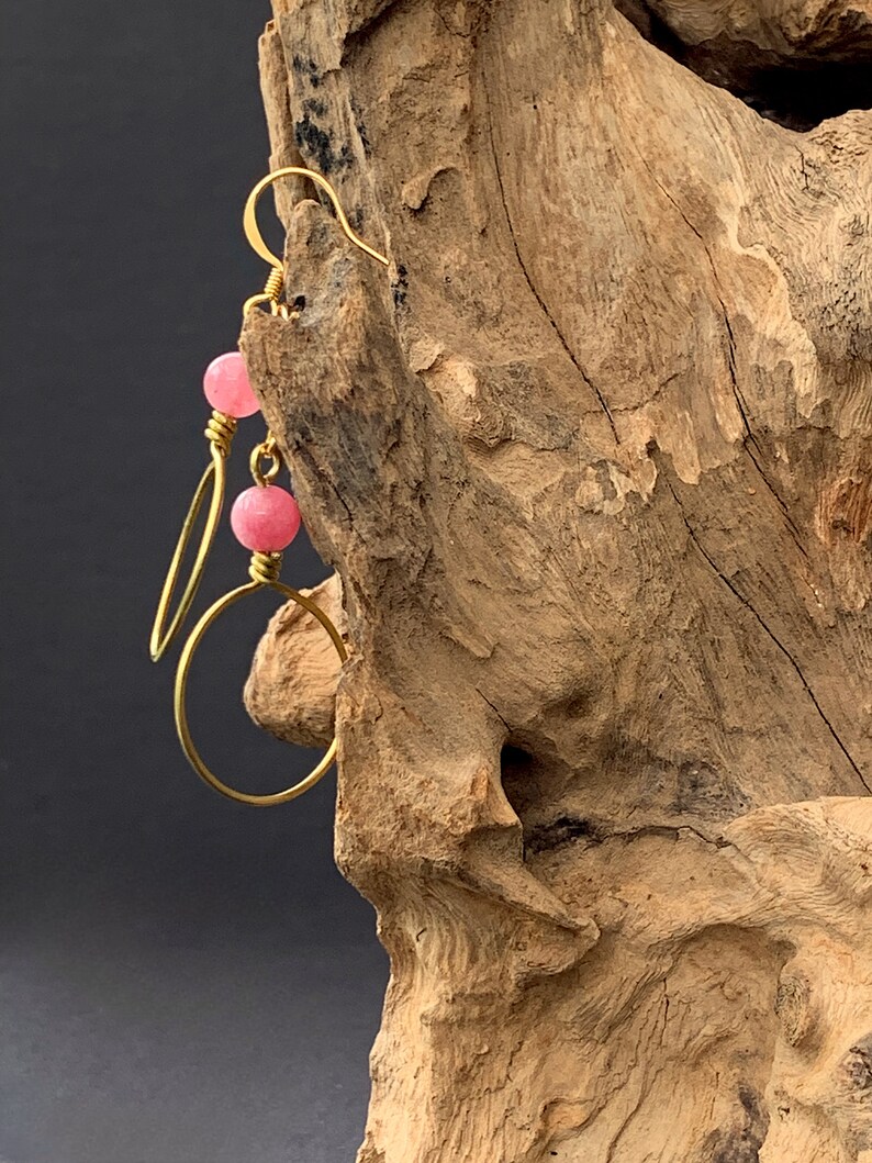 £7.99 via Etsy, Boho Dangle Hoop Earrings with Pink Rhodochrosite, Brass, Boho, Unique, Handmade: etsy.com/uk/listing/151…

#drophoopearrings #danglehoopearrings #hoopearrings #brasshoopearrings #rhodochrositeearrings #pinkearrings #earringsofgemstone #gemstoneearrings #earrings