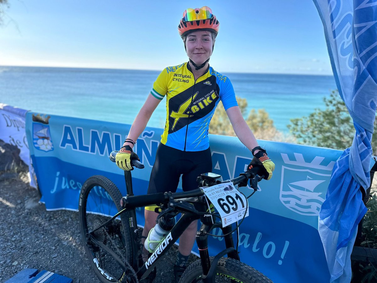 FACiclismo's tweet photo. 🎥🏆🚵‍♀️La vencedora femenina de la primera manga del 'III BTT XCO Nazarí', segunda prueba del #CircuitoDiputaciónGranadaXCO , es Inés Ruiz. ¡Grande!
@deporteand @DipgraDXT @AlmunecarAyto https://t.co/57GOODoGoa