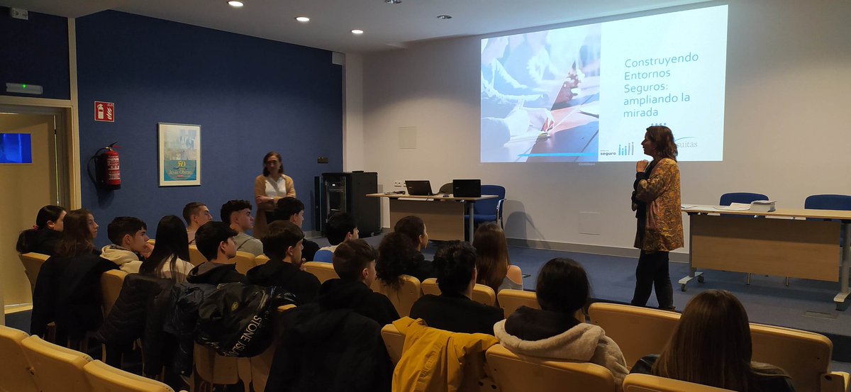 Pasa den ostiralean begiraleek formakuntza izan zuten . El viernes pasado los monitores tuvieron formación sobre entorno seguro.