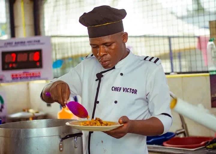benue_lastborn's tweet photo. Can we make chef Victor trend on Benue Twitter?
RT & tag others β€οΈ
#chefvictorforbenue
#benuetotheworld
Cc: @AondonaOfficial @BernardBugzy @Akay_gram @Wankwase_ @BenueIntro @TheFoodDoctor2 @ifloxzy @IornumbeMimidoo @_iwuese @Stephikpah @Iwuesey @YateghteghSKY @bsu_gist https://t.co/STIA5MuPFW