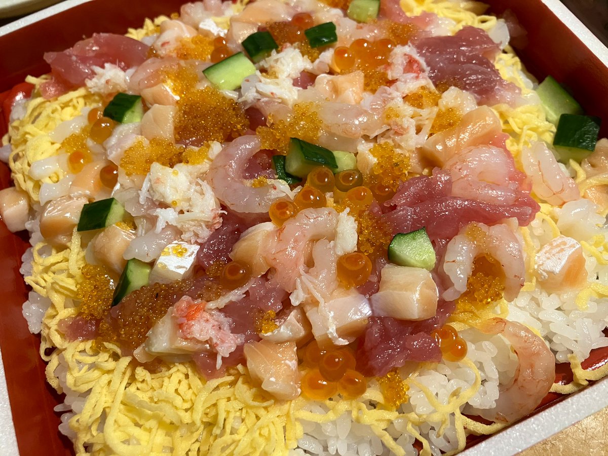 butamari's tweet photo. ひなまつり🎎用⁈のばらちらし食べながら #OTTOTTRIO の配信を視聴🎸🎸🎸
やっぱり楽しいよね〜!このおじさま方^_^
#是方博邦
#安藤正容
#野呂一生 https://t.co/rg68Qo1pT5