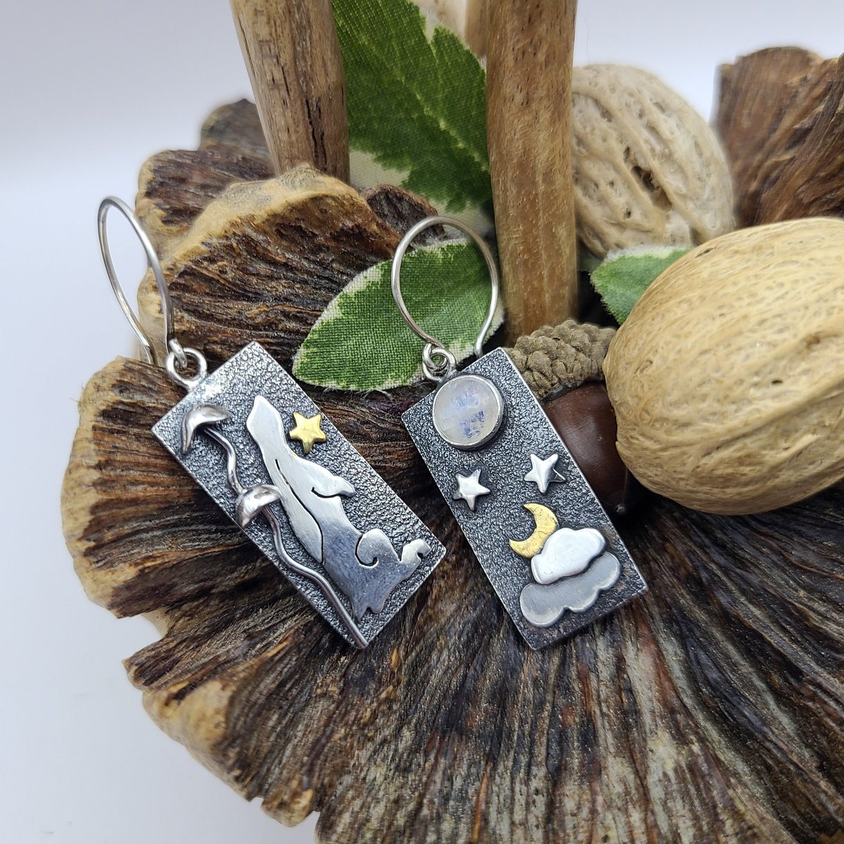 Moongazing hare mismatched panel earrings. Featuring a moongazing hare in the mushrooms and the moon in the clouds. Finished with beautiful 24 karat gold keum boo hand gilding. emmascottjewellery.com/product-page/m… #UKGiftHour #UKGiftAM #MHHSBD #shopindie #cottagecore