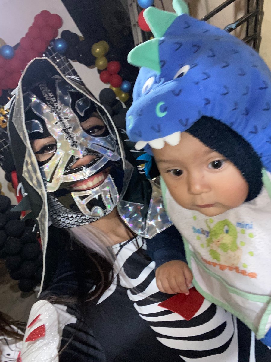 yulilunal's tweet photo. Quisimos celebrar mi cumpleaños 25 con temática de lucha libre y quise ser uno de mis ídolos con respeto @laparktapia ❤️✨ https://t.co/McaclyjPcY