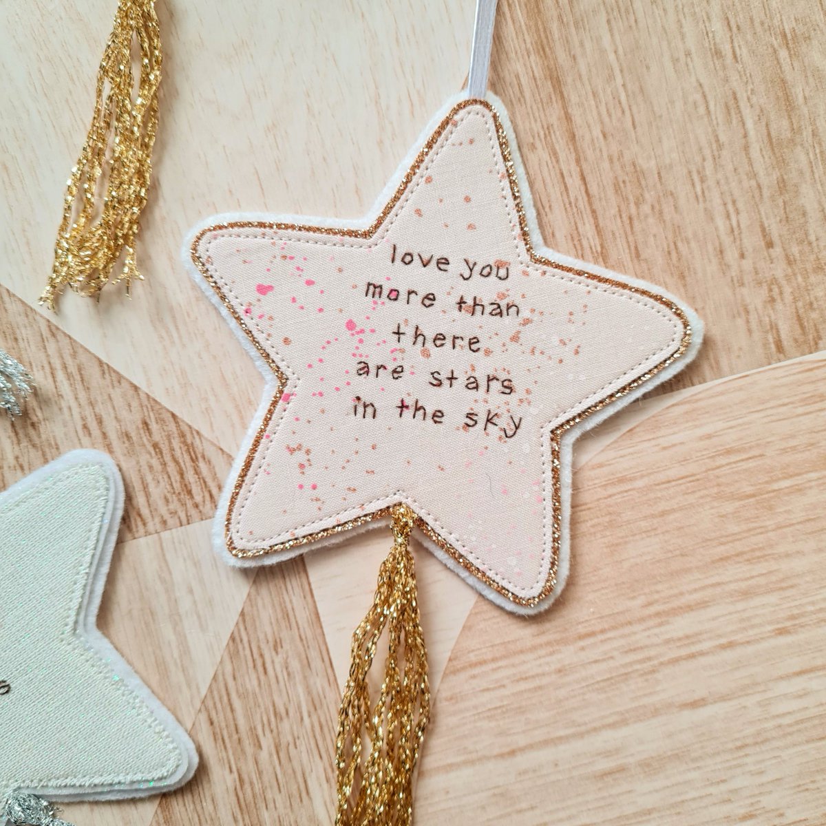 aliceandaudrey's tweet photo. Good morning! 

I have some new listings innmy Etsy shop...like these stars with hand embroidered quote ⭐️

https://t.co/e18iJWuRcV 

#UKGiftHour #UKGiftAM #handmade #Stars #gifti https://t.co/gciokH2j6P
